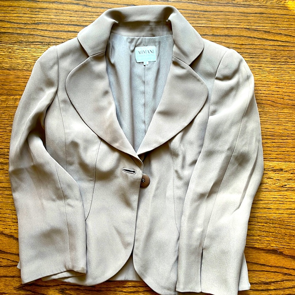 Armani collezioni women blazer,silk, condition is very good.